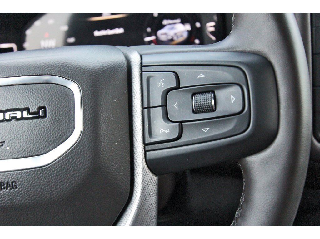 Used 2023 GMC Yukon Denali AWD/4WD image 17