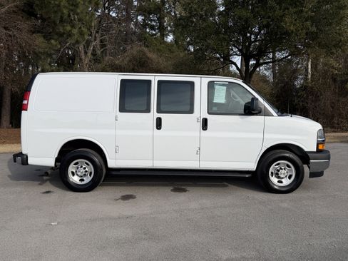 Used 2024 Chevrolet Express 2500 w/ Driver Convenience Package image 29
