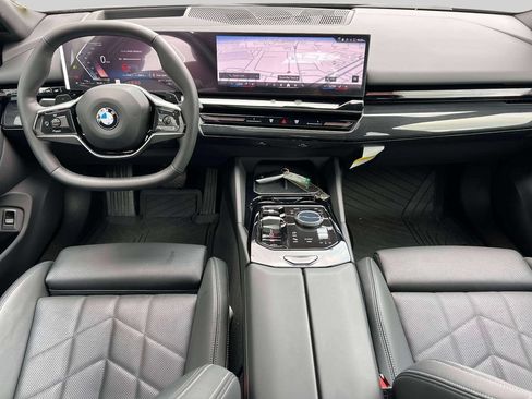 Used 2026 BMW 530i xDrive w/ Premium Package AWD/4WD image 13