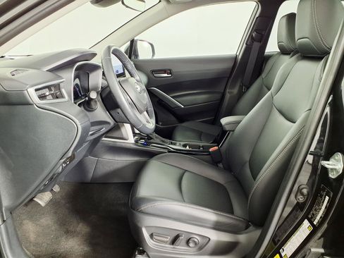 Used 2023 Toyota Corolla Cross XLE w/ Convenience Package AWD/4WD image 17