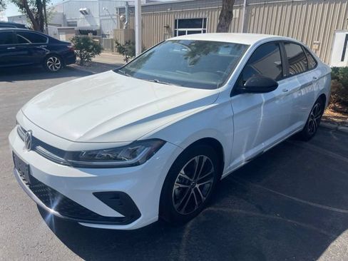 Used 2025 Volkswagen Jetta Sport FWD image 4