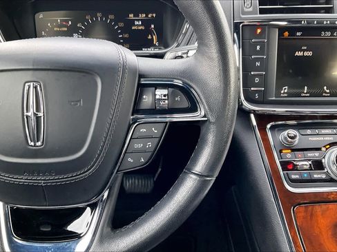 Used 2017 Lincoln Continental Premiere image 25