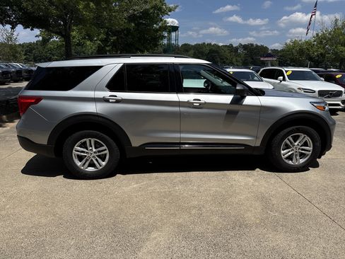 Used 2023 Ford Explorer XLT RWD image 8