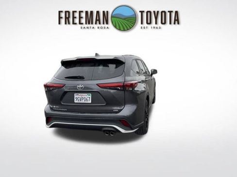 Used 2023 Toyota Highlander XSE FWD image 5