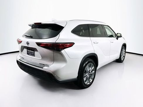 Used 2023 Toyota Highlander Limited image 7