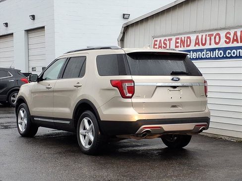 Used 2017 Ford Explorer XLT w/ Equipment Group 201A image 3