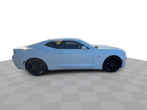 Certified 2018 Chevrolet Camaro LT w/ Technology Package image 9