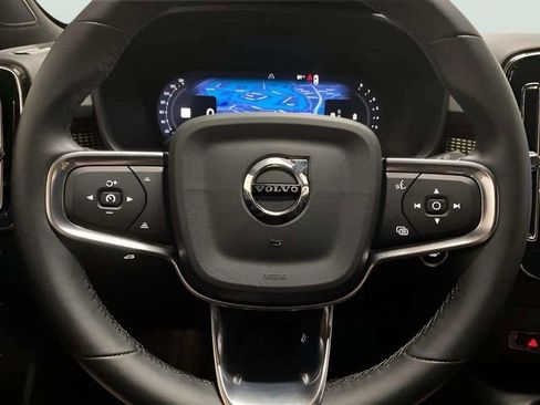 Used 2025 Volvo XC40 B5 Plus AWD/4WD image 35