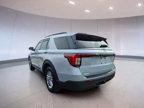 Used 2026 Ford Explorer Active AWD/4WD image 3