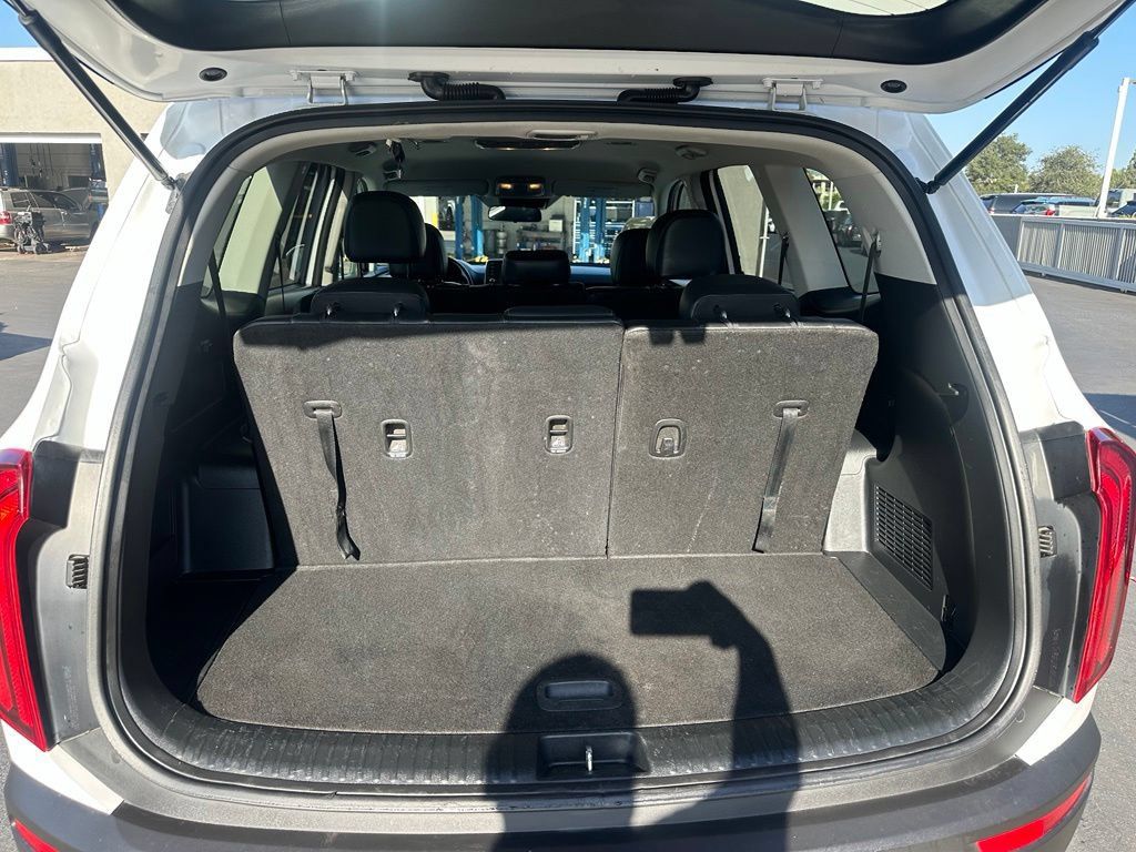 Used 2021 Kia Telluride LX FWD image 4