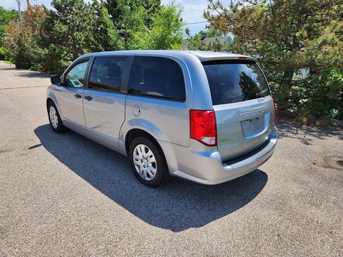 Used 2019 Dodge Grand Caravan SE FWD image 7