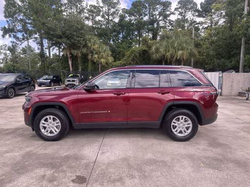 Used 2023 Jeep Grand Cherokee Laredo RWD image 11