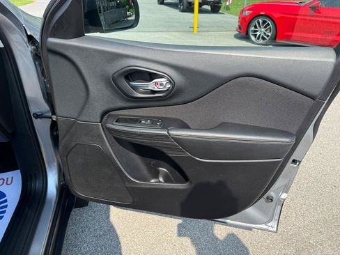 Used 2014 Jeep Cherokee Sport FWD image 32