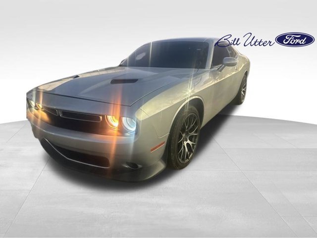 Used 2020 Dodge Challenger SXT RWD image 1