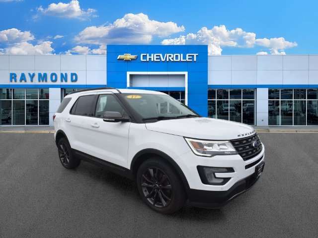 Used 2017 Ford Explorer XLT w/ Equipment Group 202A AWD/4WD image 10