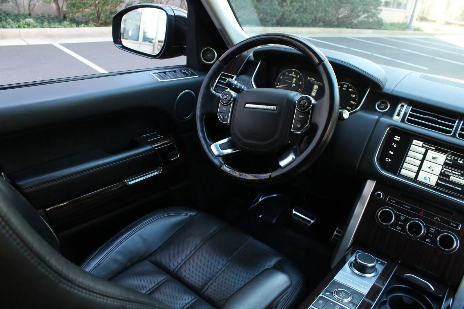 Used 2015 Land Rover Range Rover Supercharged AWD/4WD image 26