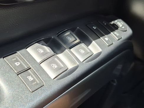 Used 2018 Chevrolet Silverado 2500 LT AWD/4WD image 28