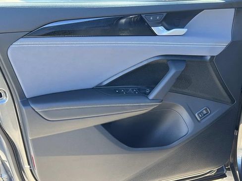 New 2026 Volkswagen Tiguan SE R-Line image 10