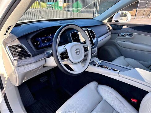 Used 2024 Volvo XC90 T8 Ultimate w/ Protection Package Premier AWD/4WD image 17