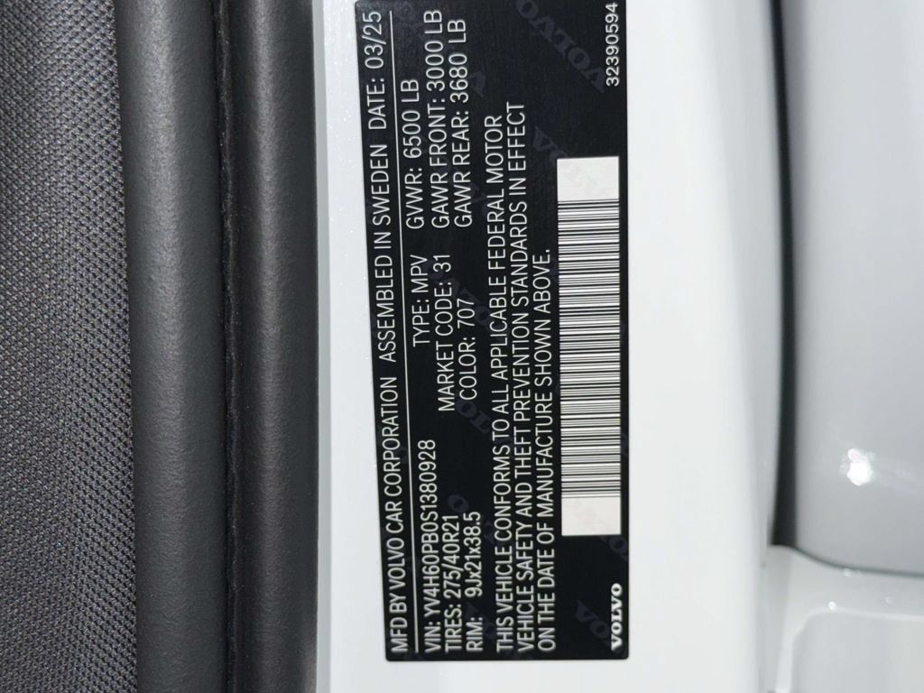 Certified 2025 Volvo XC90 T8 Plus w/ Protection Package Premier AWD/4WD image 32