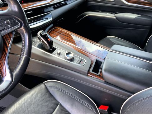 Used 2022 Cadillac Escalade Premium Luxury w/ Performance Package AWD/4WD image 17