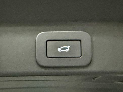 Used 2024 Jaguar F-PACE R-Dynamic S image 16