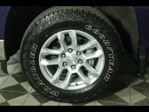 Used 2023 Chevrolet Silverado 1500 LT w/ Z71 Off-Road Package AWD/4WD image 21