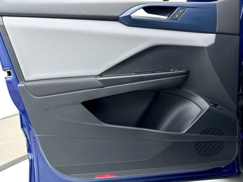 Used 2023 Volkswagen Taos SE image 28