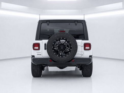 Used 2019 Jeep Wrangler Unlimited Sahara AWD/4WD image 7