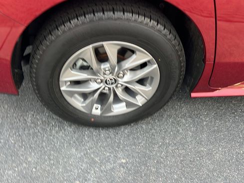 Certified 2022 Toyota Sienna XLE w/ XLE Plus Package image 38