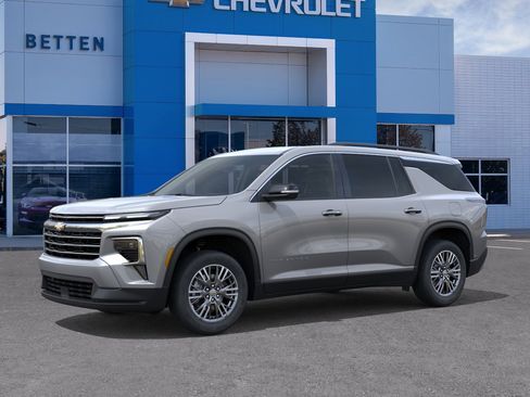New 2026 Chevrolet Traverse LT w/ Driver Confidence Package AWD/4WD image 2