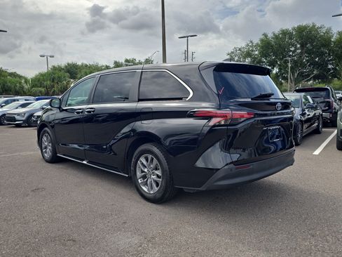 Used 2022 Toyota Sienna XLE FWD image 6