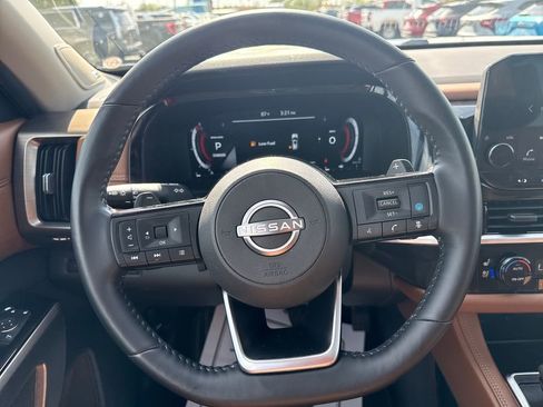 Used 2025 Nissan Pathfinder Platinum image 18