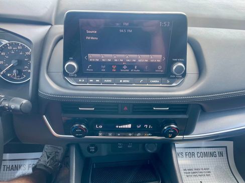 Used 2025 Nissan Rogue SV AWD/4WD image 16