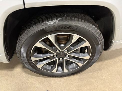 Used 2021 Jeep Grand Cherokee L Overland w/ Luxury Tech Group IV AWD/4WD image 17