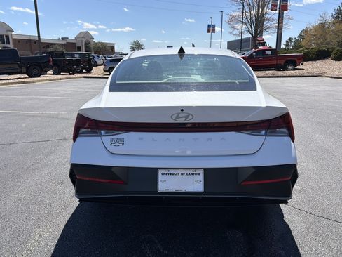 Used 2025 Hyundai Elantra SEL image 6