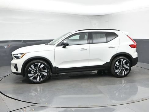 New 2026 Volvo XC40 B5 Plus w/ Climate Package AWD/4WD image 6