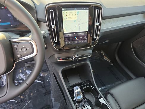 New 2026 Volvo XC40 B5 Plus w/ Protection Package Premier image 18