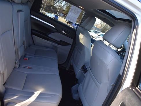 Used 2019 Toyota Highlander XLE image 15