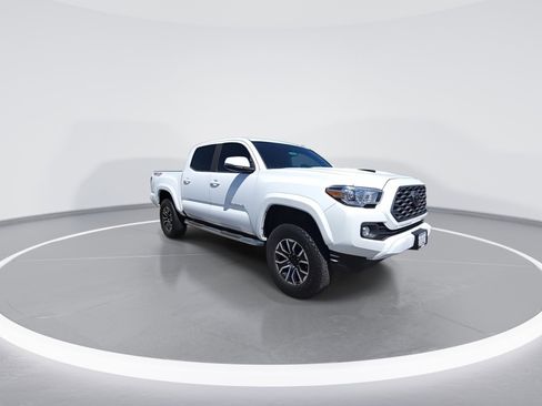 Used 2021 Toyota Tacoma TRD Sport w/ Technology Package AWD/4WD image 2