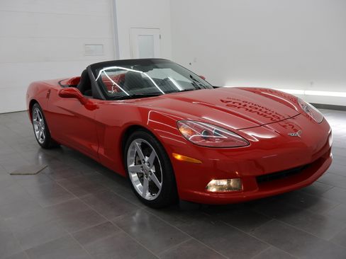 Used 2008 Chevrolet Corvette Coupe w/ Preferred Equipment Group RWD image 2