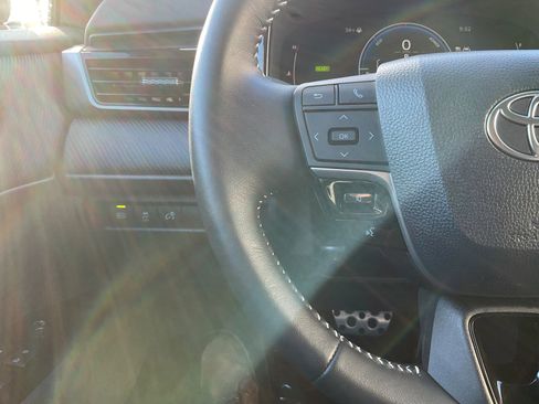 Used 2025 Toyota Camry SE image 22