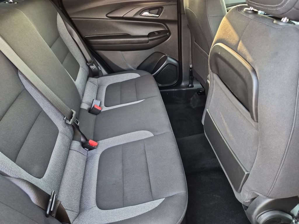 Used 2025 Chevrolet TrailBlazer LT AWD/4WD image 30