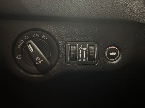 Used 2017 Dodge Charger SXT image 18