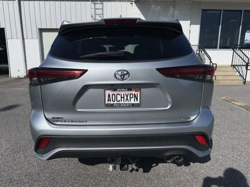 Used 2021 Toyota Highlander XSE FWD image 4