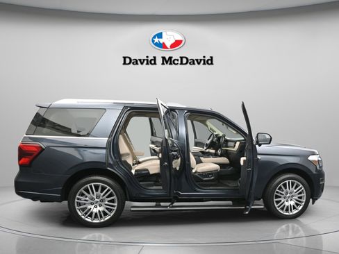 Used 2023 Ford Expedition Platinum RWD image 50