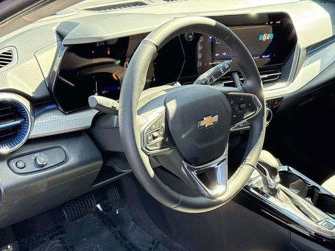 Used 2025 Chevrolet Trax LT w/ LT Convenience Package FWD image 24