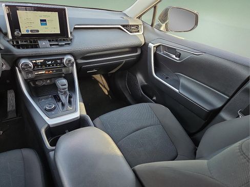 Used 2025 Toyota RAV4 XLE image 12