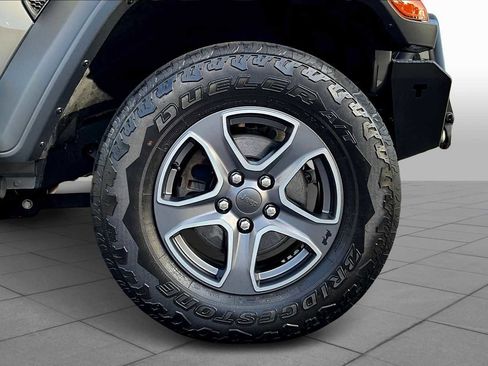 Used 2020 Jeep Gladiator Sport w/ Trailer Tow Package image 10