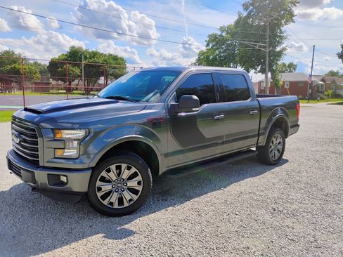 Used 2016 Ford F150 XLT w/ Equipment Group 302A Luxury AWD/4WD image 3